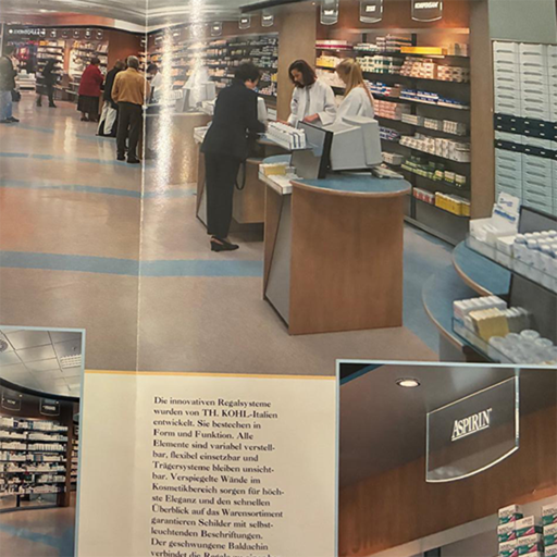 Moderne Apothekeneinrichtung mit modularen Regalsystemen von TH. KOHL Italia für professionelles Ladendesign.